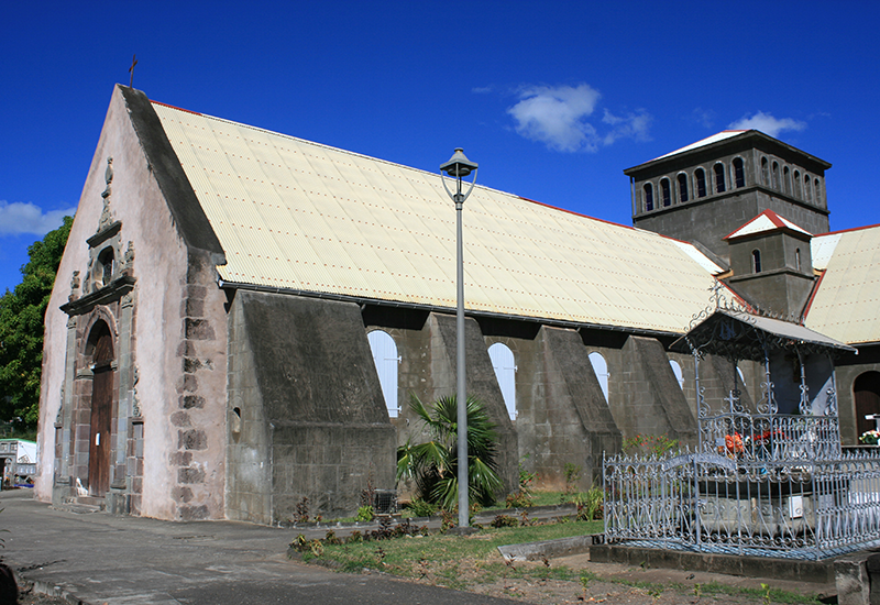 Eglise Saint-Joseph - Vieux-Habitants : murs avec contreforts